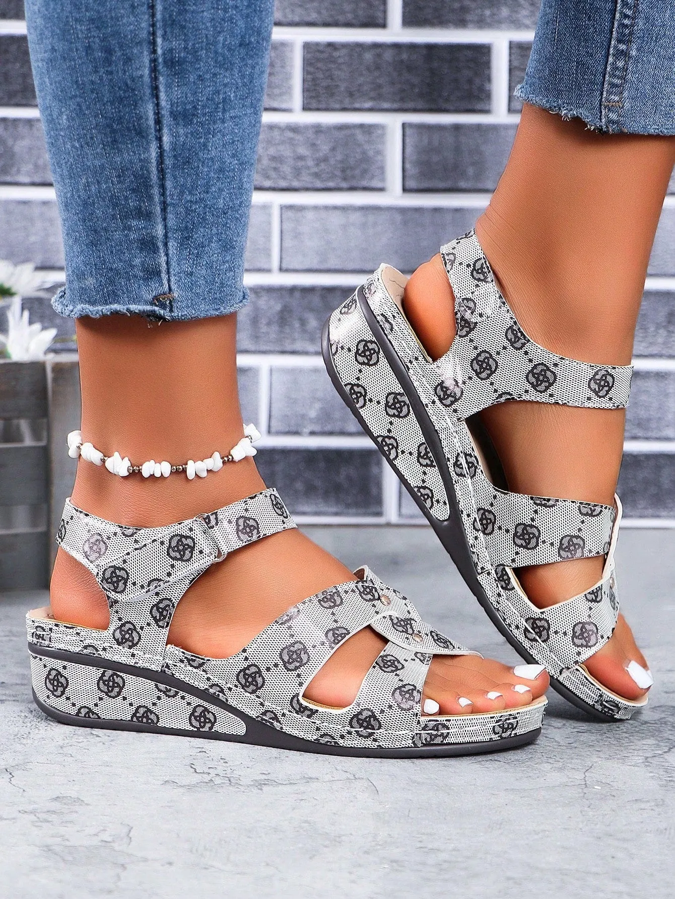 2024 New Embroidered Women's Wedge Heel Sandals