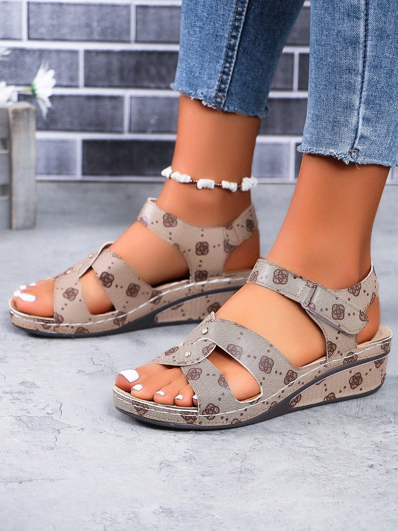 2024 New Embroidered Women's Wedge Heel Sandals