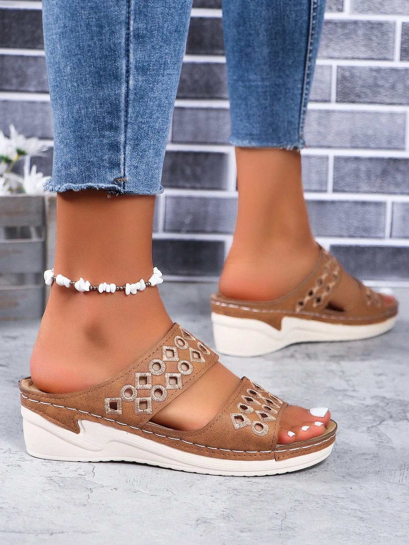 2024 New Embroidered Women's Wedge Heel Sandals